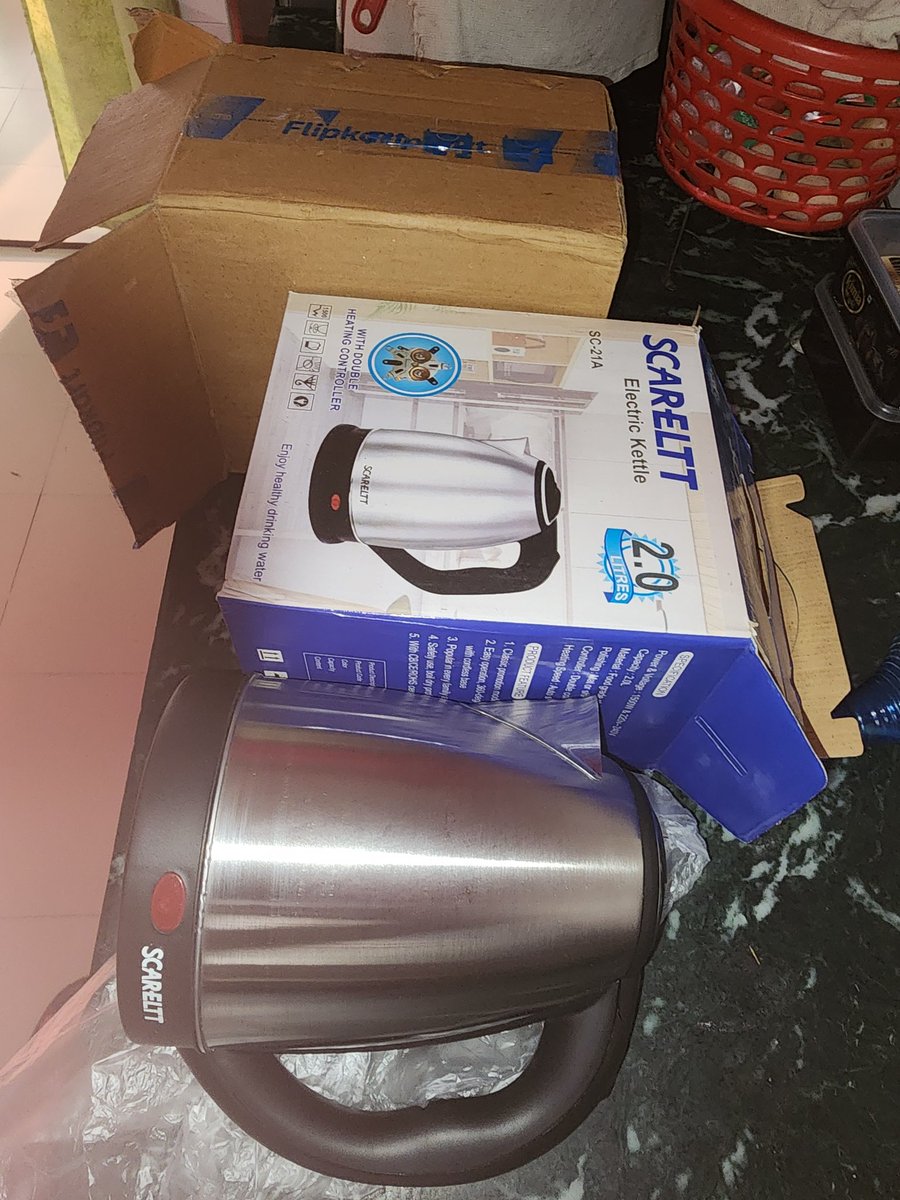 mishrashrigopal's tweet photo. @flipkartsupport @Flipkart How someone is selling duplicate product from your platform, I have ordered Russel hobs electric kettle and you have supplied duplicate (नकली) product, pls investigate and supply right product as shown in description. @FinMinIndia https://t.co/S59DXMzhuK