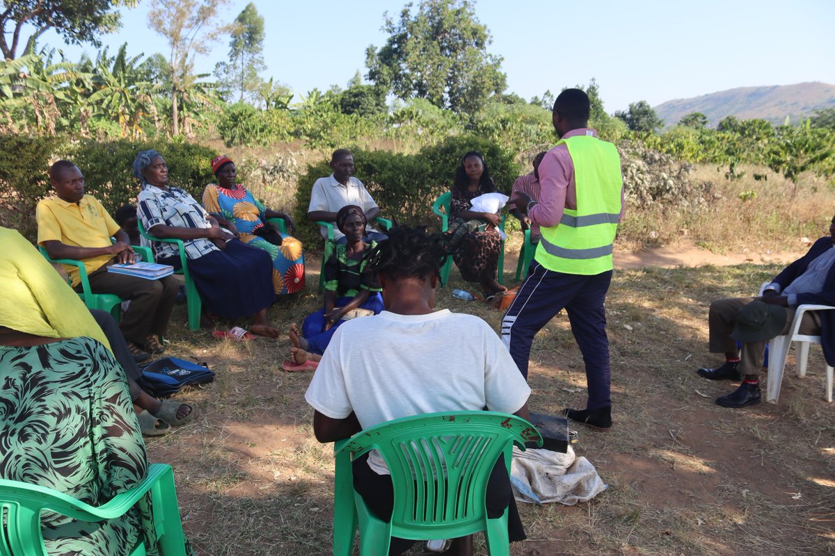 kisoboka_africa's tweet photo. Community engagement is key to the success of our SCOBA program
Our staff member meets with parents at a local school, sharing financial literacy and entrepreneurship skills
We're building a supportive network for achieving financial and educational goals
#ItsPossible
#SCOBA https://t.co/rUfFpjyYqw