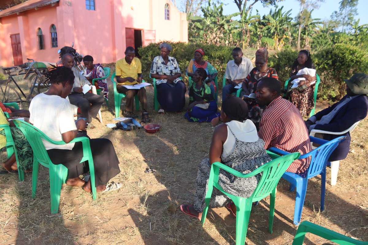 kisoboka_africa's tweet photo. Community engagement is key to the success of our SCOBA program
Our staff member meets with parents at a local school, sharing financial literacy and entrepreneurship skills
We're building a supportive network for achieving financial and educational goals
#ItsPossible
#SCOBA https://t.co/rUfFpjyYqw
