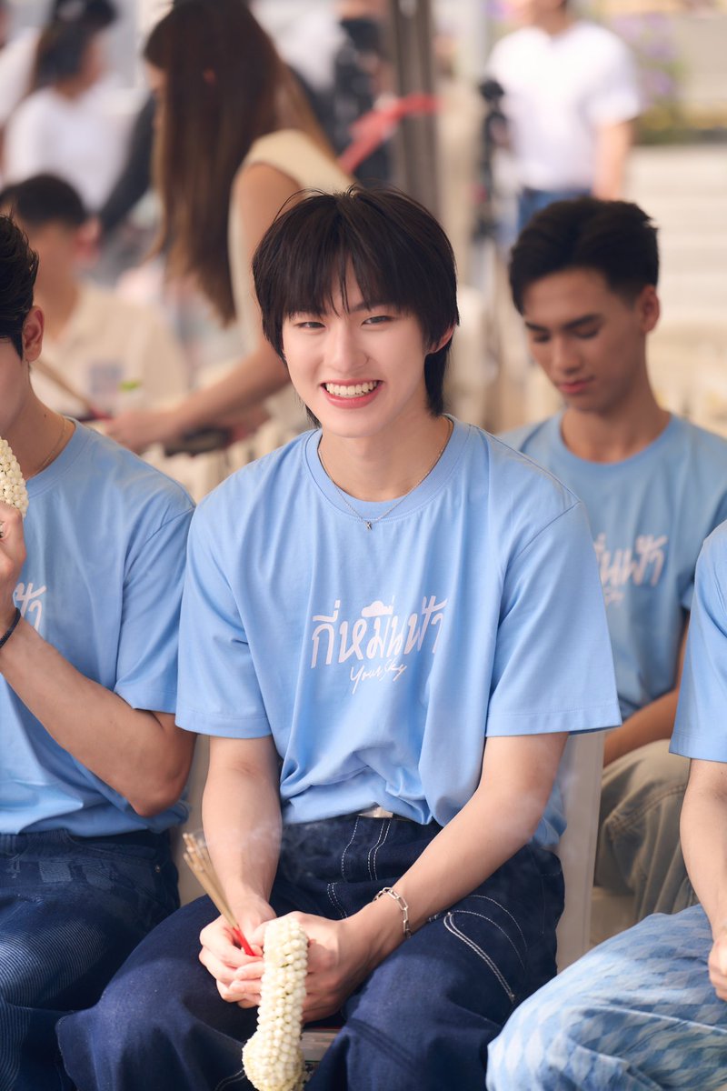 kongjiro_'s tweet photo. ขอบคุณทุกคนมากๆน้าที่มาหากันวันนี้ ดีใจที่เจอทุกคนพวกเราจะทำให้เต็มที่ที่สุดเลยเป็นกำลังใจให้ด้วยนะครับ ไฟติ้ง #บวงสรวงกี่หมื่นฟ้า https://t.co/ptXaUSTWOm