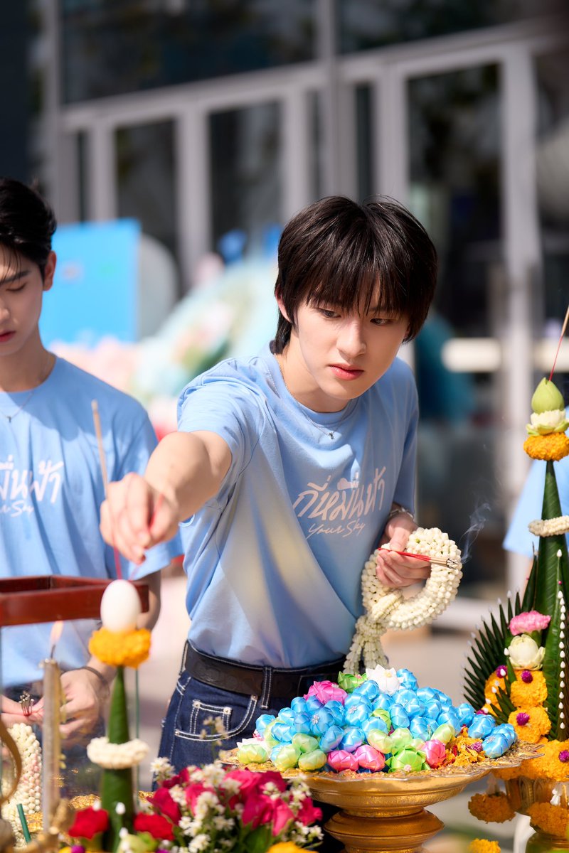 kongjiro_'s tweet photo. ขอบคุณทุกคนมากๆน้าที่มาหากันวันนี้ ดีใจที่เจอทุกคนพวกเราจะทำให้เต็มที่ที่สุดเลยเป็นกำลังใจให้ด้วยนะครับ ไฟติ้ง #บวงสรวงกี่หมื่นฟ้า https://t.co/ptXaUSTWOm