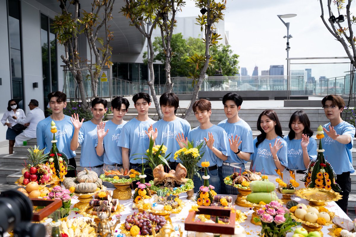 kongjiro_'s tweet photo. ขอบคุณทุกคนมากๆน้าที่มาหากันวันนี้ ดีใจที่เจอทุกคนพวกเราจะทำให้เต็มที่ที่สุดเลยเป็นกำลังใจให้ด้วยนะครับ ไฟติ้ง #บวงสรวงกี่หมื่นฟ้า https://t.co/ptXaUSTWOm