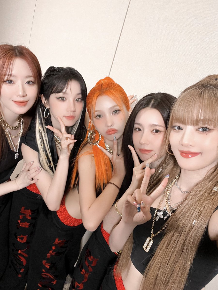 gidle2222's tweet photo. [📸] 240721 @ 2024 #SBS가요대전 SUMMER

네버랜드와 함께해서 더욱더 신났던 '#클락션' 활동이 2024 SBS 가요대전 SUMMER를 마지막으로 마무리되었습니다 ☀️
무대하는 내내 행복했던 활동이었어요 🥰
곧 있을 월드 투어도 많이 기대해 주세요!
항상 응원해주고 사랑해줘서 고마워요 네버랜드 💜 https://t.co/gGN2kxV4SW