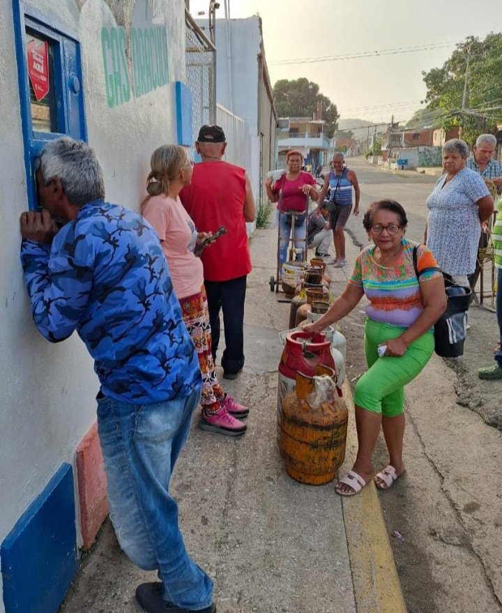 Ayer atendimos 12.524 hogares carabobeños, entregamos 13.745 cilindros y abastecimos 29.178 litros de gas a granel. El 28J reafirmaremos dignidad y victorioso talante democrático.