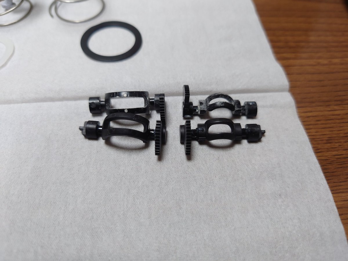 Kemtex_Ninja's tweet photo. 任天堂のガチャ
コントローラーボタン コレクション2で64の3Dスティックを入手。
早速実機と比較したけど、ほとんど同じ構造でびっくり。

実機のスティックも嵌まる。

#N64
#コントローラーボタンコレクション2 https://t.co/2KS7RgP5qz