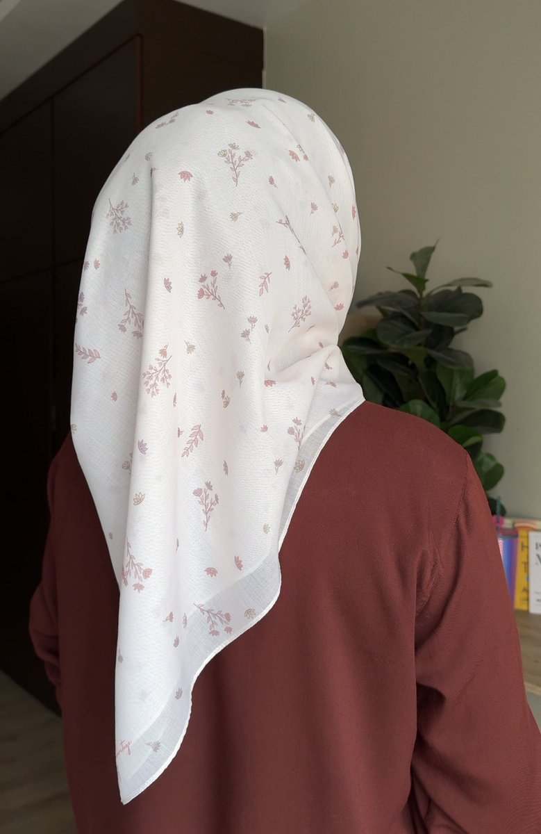 RM29 for this cute bawal printed? Count me in 🤝🏻🌸🤍