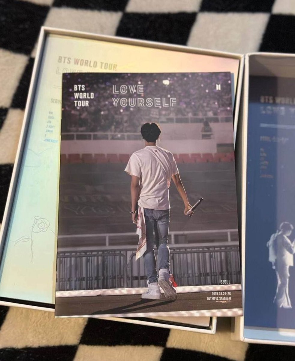 DJfunshine's tweet photo. WTS LFB PAYO PH | PLS HELP RT

BTS LY IN SEOUL
Official, Onhand, Unsealed Bluray
- outbox 
- digipak 
- 3 Blu-ray discs
- photobook - 20 pages
- mini photobook - J-Hope
condition:4/5
minor marks in the inlay and a slight crease in the outbox. No scratches on the discs. https://t.co/mWpUtPiRrl