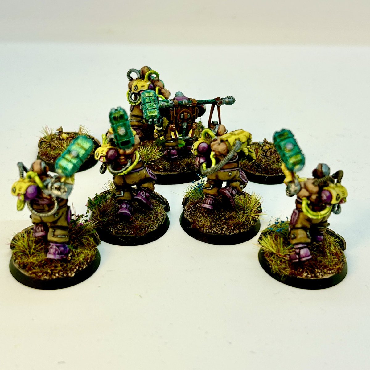 100tungamer's tweet photo. Cthonian Beserks from The Leagues of Votann
#warhammercommunity #warhammer40k #votann #cthonianberserks #100tungamer #gamesworkshop #gamesworkshop40k #tabletop #minipainting #miniaturepainting #eobcomplete #slaythegrey https://t.co/Mvmi8nzt1W