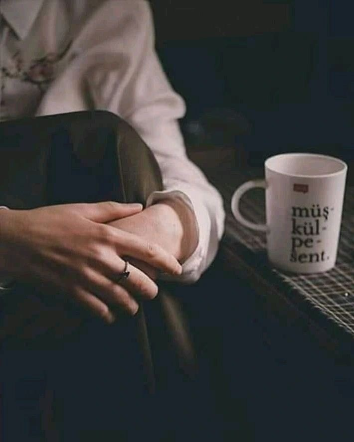 Dedim ki; cümlelerim bile devrik, kalbimin içini hiç sorma!...

*Nazan ßekiroğlu