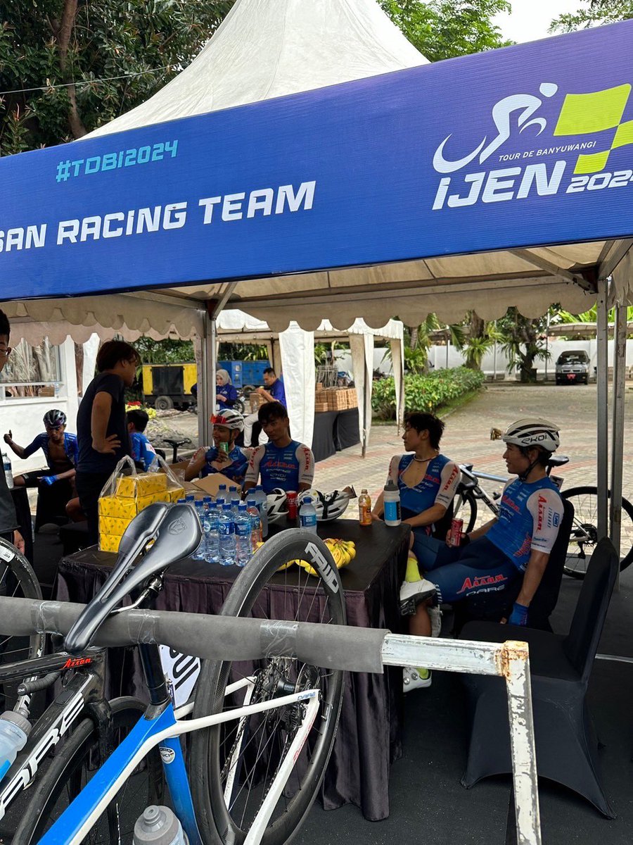 aisanracingteam's tweet photo. 【レース詳細情報】
ツール・ド・バニュワンギ・イジェン(UCI 2.2)
St.3 7/24(水)
GLENMORE-BANYUWANGI 175.3km (ニュートラル8.5km)
Start：🇮🇩10:00 (🇯🇵12:00)
Finish：🇮🇩14:00前後 (🇯🇵16:00前後)

ライブ配信
https://t.co/9rooAswHWZ
🇮🇩沢山の応援をお願いします！ https://t.co/NKxdzrr3es