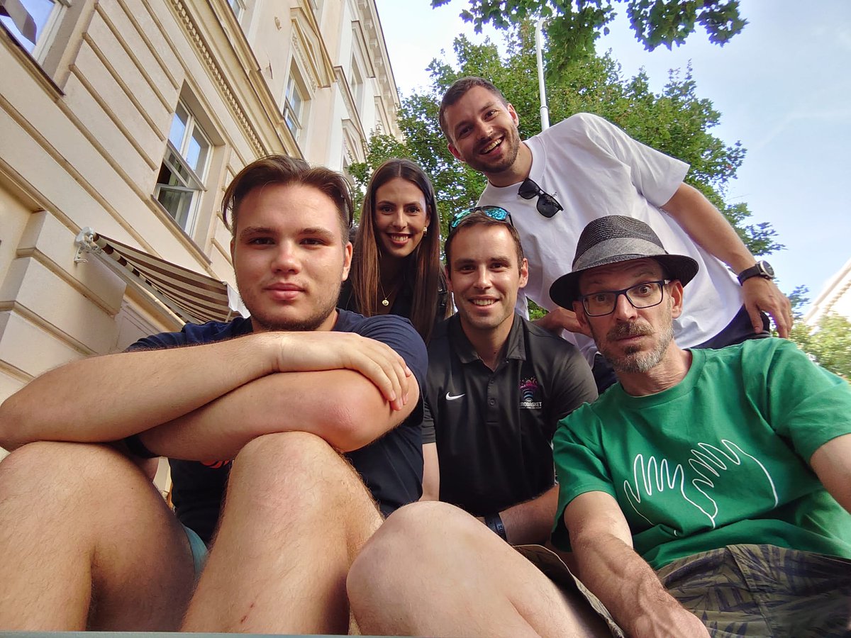 MartinPeterka23's tweet photo. Osobně jsem už alergický na spojení „něco se chystá“.
Zůstaňme tedy u toho, že jsme strávili fajn den Brně, díky reprezentantkám @cz_basketball, že si na nás udělaly čas. Co z toho vznikne? Komunikace k @FIBA Women’s EuroBasket a U19 Women’s Basketball World Cup. #czbasketball https://t.co/Nzfit7r1YI