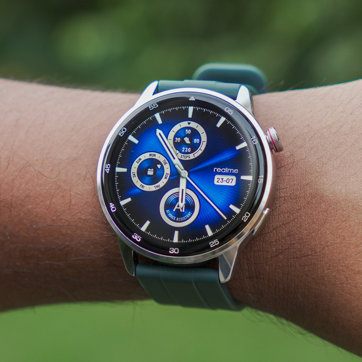 TechR_J's tweet photo. Realme Watch S2 with Premium metal design and IP68 rating 🔥
Launching in India on 30th of July, EXCITED? 🤯
#premiumdesign #watchS2 #WearYourAI https://t.co/QZRMy6V4uA