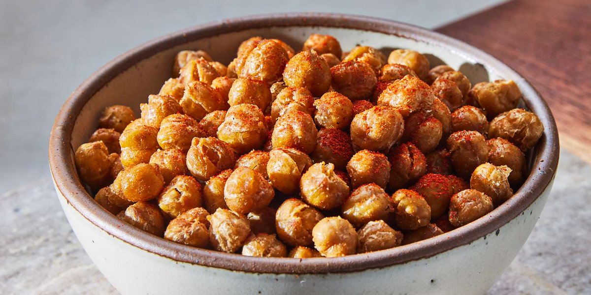 HeyGymbo's tweet image. Our fave #protein  and fibre rich snacks for munching in-between meals

Flavourful Roasted Chick Peas
Low fat cheese on wholemeal crackers
Steamed edamame sprinkled with sea salt
Hard boiled eggs
#FitnessSuccess #ConsistencyIsKey