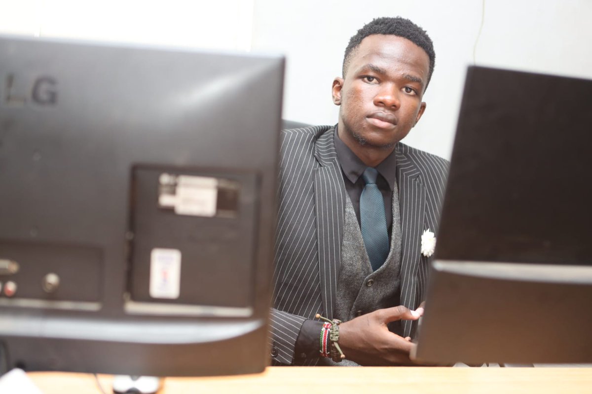 His name is Ephraim Makada and he's been missing since Jana usiku

He's 19-years old and a member of Kenya Youth Federation and he's the Organizing Secretary wa Nairobi

REPOST WIDELY for awareness ndio apatikane