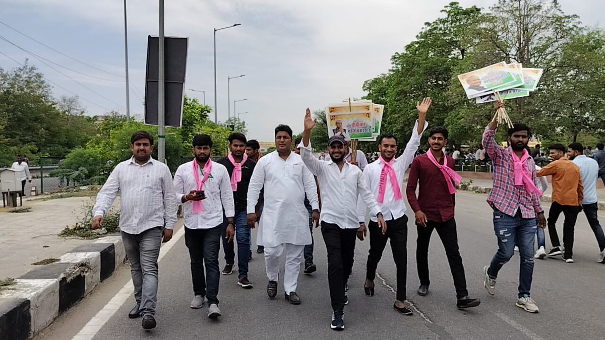 sumer_singh_iyc's tweet photo. अजीज मित्र @PRMundru जी के #X पर #83K #फॉलोअर्स का परिवार होने पर बधाई एवं शुभकामनाएं 😍❤
इस खुशी में प्रमोट कर दो ताकि 13 k पुरे हो जाये
एक महीने से वही अटका हुआ है
@PRMundru https://t.co/fVkImgQOEd