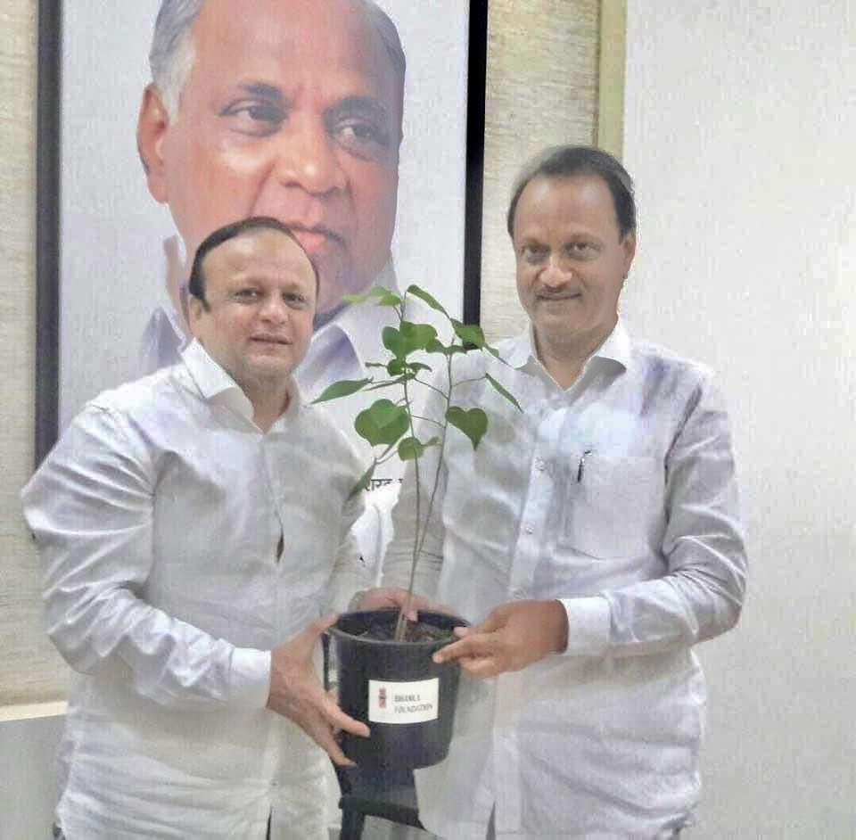 SATYAMDMD's tweet photo. It's my honour to have u sir...  I listen u in TV debates and the best thing is the song.... Tik tik kasam ur Khaye Rey.... #BeatPlasticPollution  gives us energy and vision.  Thank u @Asifbhamlaa Sir.... May God keep u healthy and Happy.  U inspire the youth. https://t.co/lz4mYGEdJA