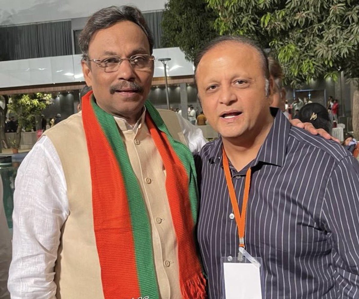 SATYAMDMD's tweet photo. It's my honour to have u sir...  I listen u in TV debates and the best thing is the song.... Tik tik kasam ur Khaye Rey.... #BeatPlasticPollution  gives us energy and vision.  Thank u @Asifbhamlaa Sir.... May God keep u healthy and Happy.  U inspire the youth. https://t.co/lz4mYGEdJA