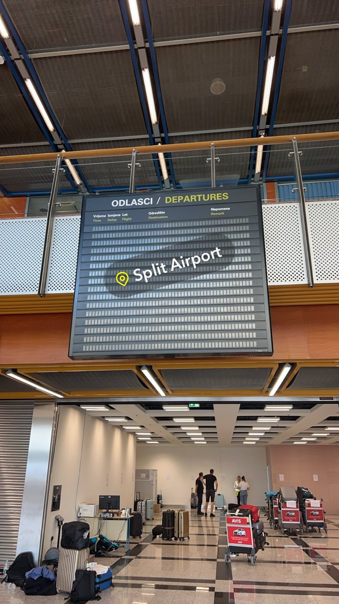 MajaMcbride's tweet photo. Major delays at #split airport #hackers https://t.co/KJvV6xlRj3