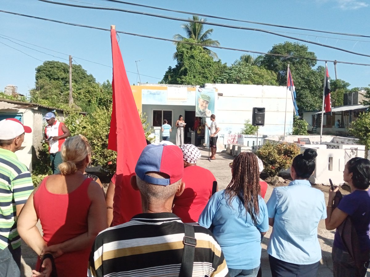 IP Gerardo A ÁLvarez Songo - La Maya profesores de dicha institución se une al pueblo de los Reynaldo para brindar honores a los mártires de la comunidad #CubaMined #dmeSongoLaMaya #dpeStga #SomosContinuidad