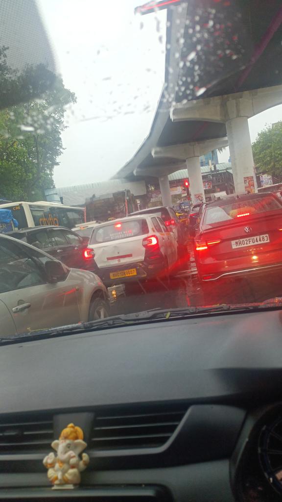 western5868's tweet photo. @mieknathshinde we mumbaikar suffering mentally and physically from horrible traffic in Mumbai. We have given vote to govt not to suffer. For God Shake please help mumbaikar from all major issues like traffic, encroachment, higher taxes, mismanagement, cyber fraud and corruption https://t.co/roeeXNUjct