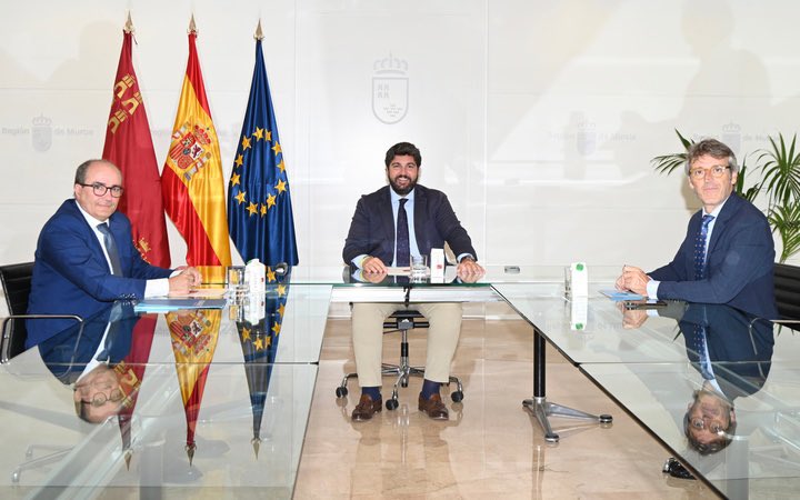 regiondemurcia's tweet photo. La apuesta de la #RegiónDeMurcia por la digitalización atrae al grupo @IBM, que creará 500 empleos con la apertura de un centro de su empresa Viewnext.

Noticia: https://t.co/B2g2EtAFUg https://t.co/BFHtA77yvJ