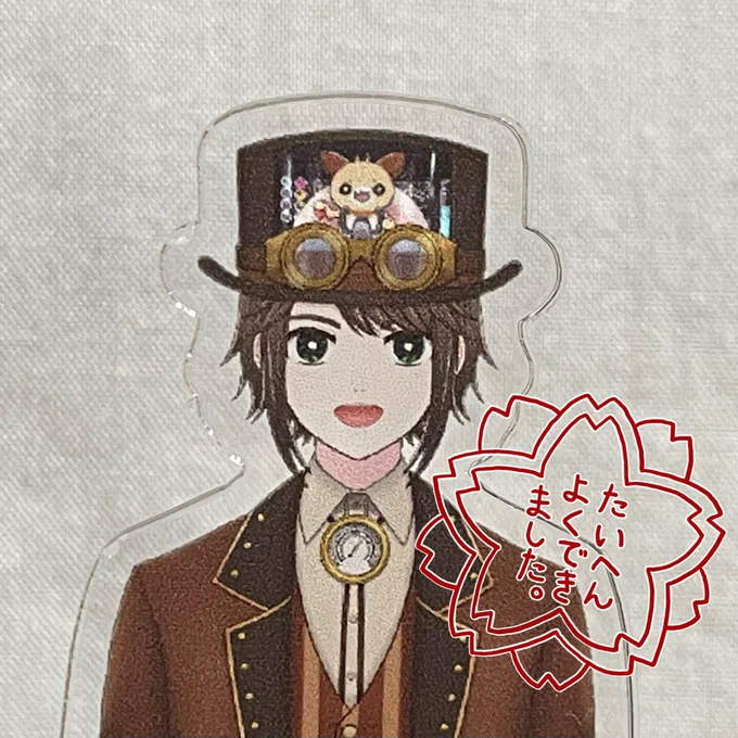 殻虚炉のアクスタ作ったよ〜!(高さ10センチ) 乗組員がうまく出力されなかった時の保険に帽子シャッターONのアクスタ(表情も違う)も1個作ってたんだけど、割としっかり顔が分かるように印刷出てて良かった。可愛い。