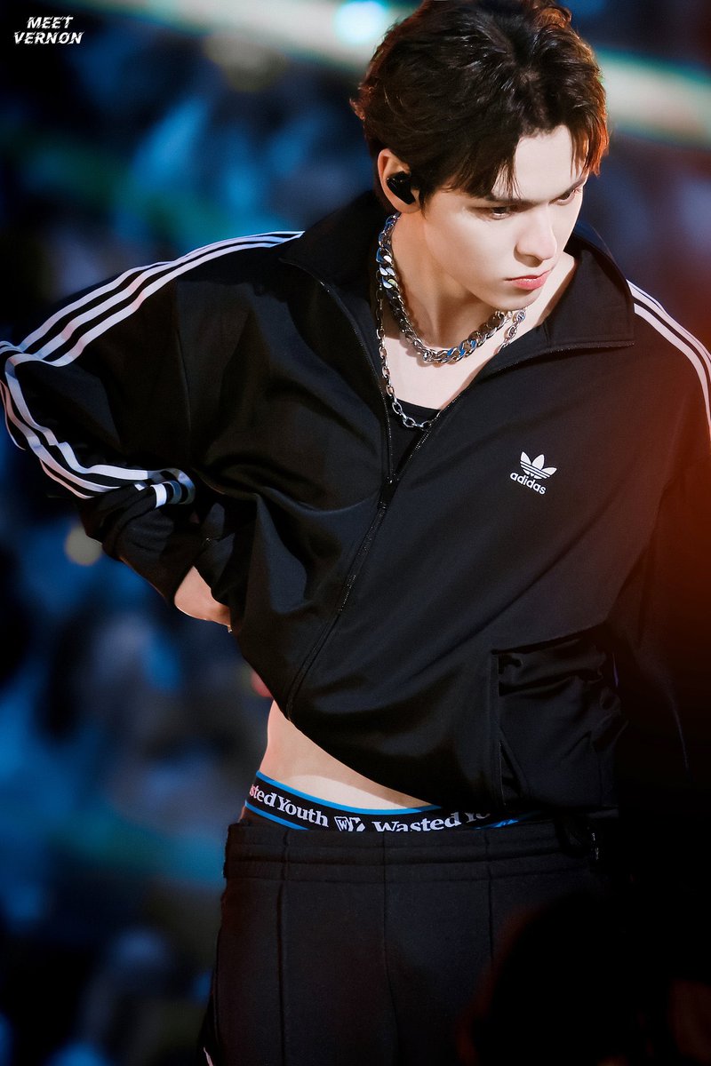 sBbull_'s tweet photo. 사실오늘자제일충격
남친옷입은귤...
덩치차이를이렇게실감하게해준다고 https://t.co/ZlSgXlfLHH