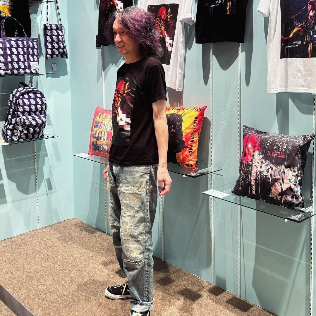 he is a definition of being cool always. 🍹