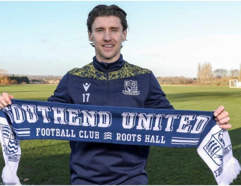 F4fTaxi's tweet photo. Delighted to have renewed our sponsorship of @Cavaghnmiley 's @SUFCRootsHall home shirt for a 3rd season.

Looking forward to a season where the only stresses are purely football based! ⚽️

A home screamer wouldn't go amiss either!!! https://t.co/AzKPwjBto3