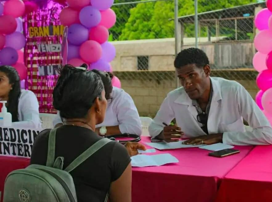 ¡Logros de la revolución! 

🌸 Más de 250 mujeres fueron atendidas en una Jornada Integral de Salud, realizada en San José de Guaribe. 

📍 Guárico 

📌 <a href="/MinSaludVE/">MPPSalud</a> 

#AfirmativosYPaLante
<a href="/NicolasMaduro/">Nicolás Maduro</a>
<a href="/ConCiliaFlores/">Cilia Flores</a>
<a href="/MagaGutierrezV/">Magaly Gutiérrez Viña</a>
<a href="/DhelizAlvarez/">Dheliz Álvarez</a> 
<a href="/isbe_bolivarian/">isbemar jimenez</a>
<a href="/VTVcanal8/">VTV CANAL 8</a>