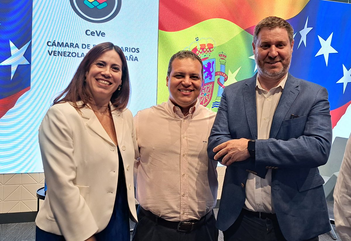 albertogonzdiaz's tweet photo. La comunidad venezolana hace de #madrid una mejor ciudad y una mejor región. Compartimos con la @CamaraCeve un acto en apoyo de iniciativas emprendedoras gastronómicas gracias a la @RutaDeLaArepa. #distritolatina es un distrito donde viven y trabajan muchos de ellos/as. https://t.co/doBk1Z5DrS