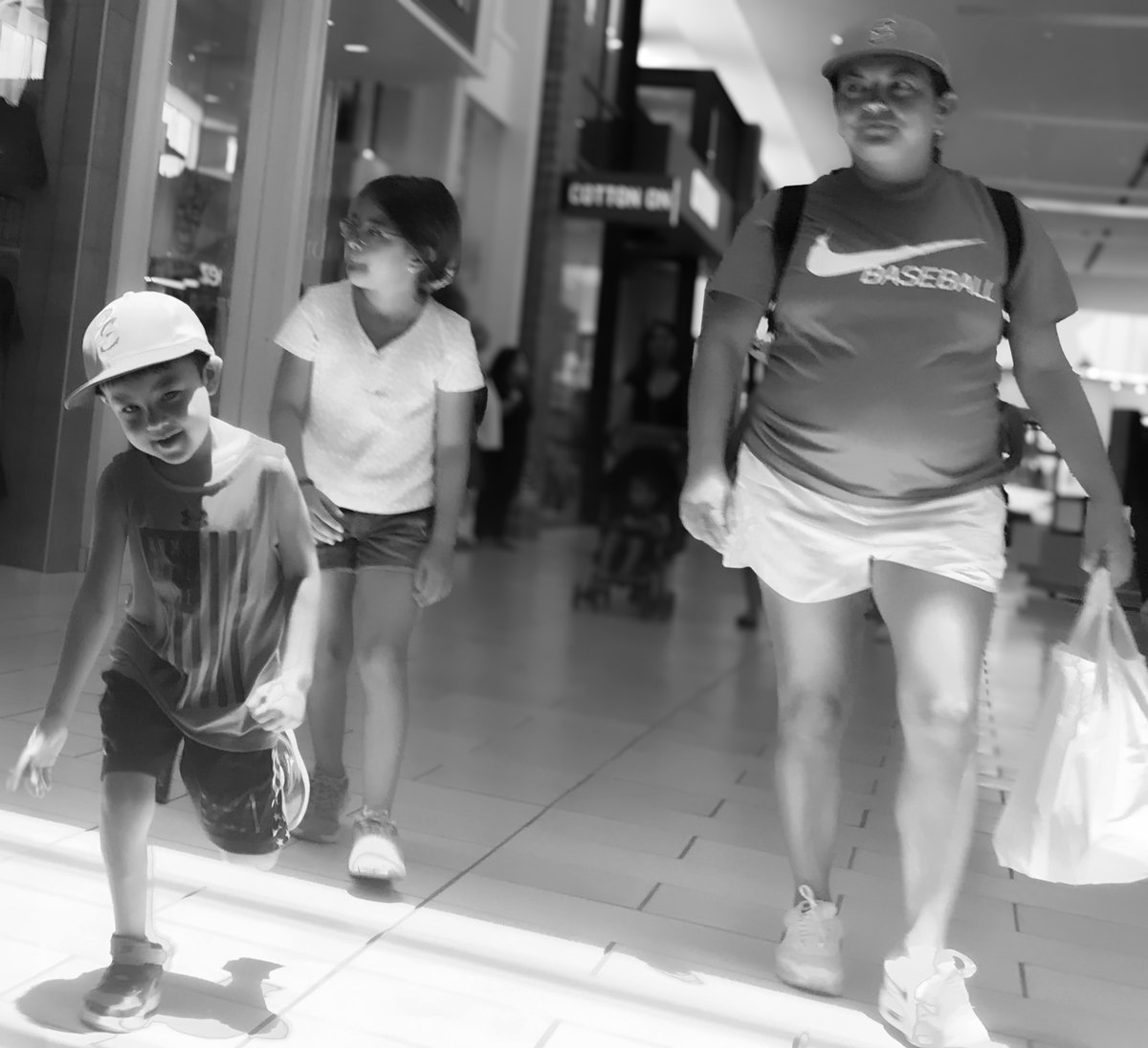 lendif's tweet photo. First
.
#blackandwhitephoto #streetphotography @StreetPhotoInt @BWPMag #SPiCollective #BW #storyofthestreet #capturestreet #ourstreet #candidstreetphotography #candidshot #candidphotograph #photography #HTX #streetphotographer #streetphoto #streetportrait https://t.co/FxAxUNduS5