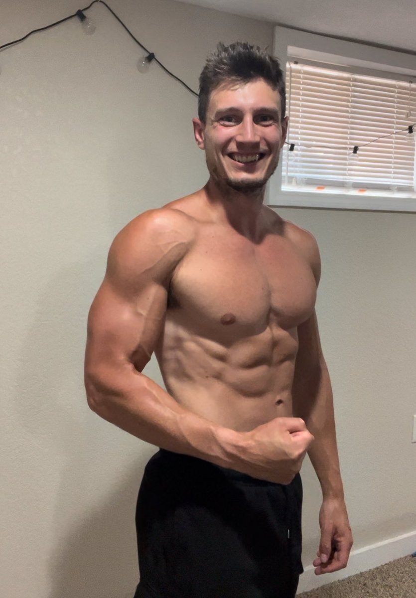 ChamberofFit's tweet photo. Everyone wants a 6 pack.

But 95% waste their time doing ineffective bodyweight ab exercises.

Here are 5 exercises that will actually help your abs pop: https://t.co/zD2QPdVCjG