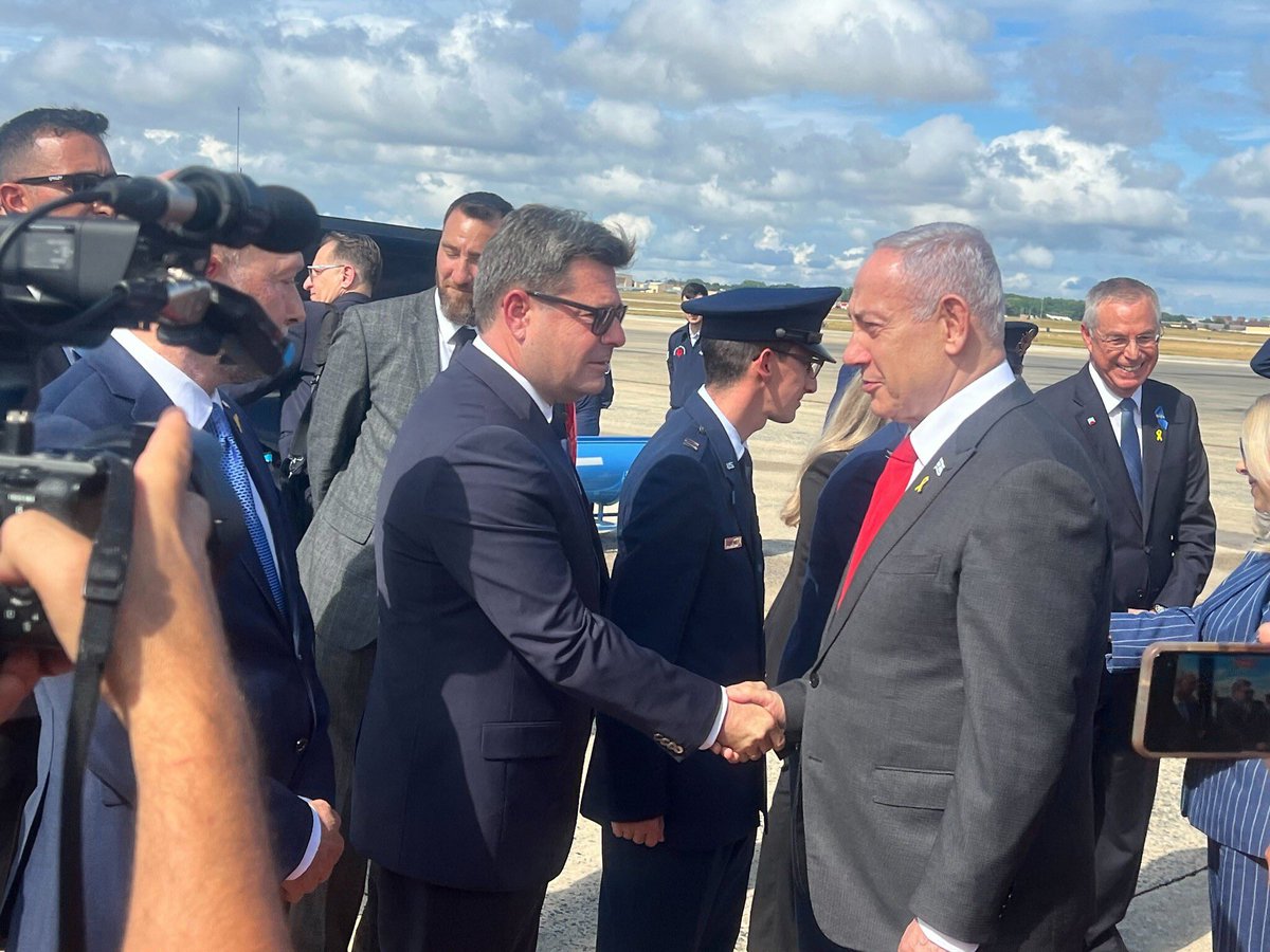 😡 The only place Netanyahu should be heard is in the Hague. The orchestrator of the genocide in Gaza and tyrant to the Palestinian people has landed in the US to address a joint session of Congress. 
#FreePalestine🇵🇸