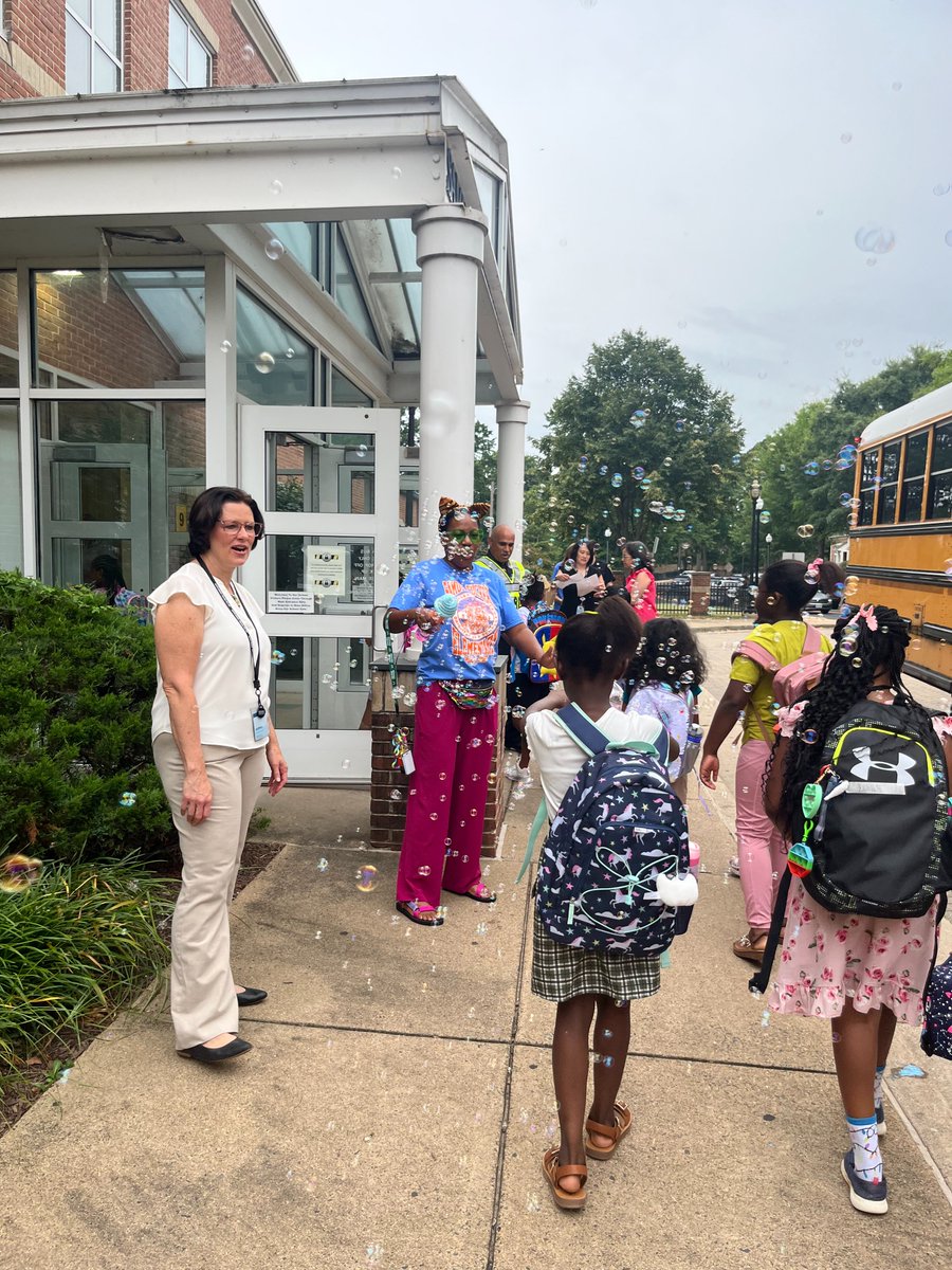 We had a terrific time welcoming our Tucker Tigers back to school yesterday! 🐯 Let’s make the 2024-25 school year AMAZING! #ACPSFirstDay #ACPSBack2School #BacktoSchoolVA