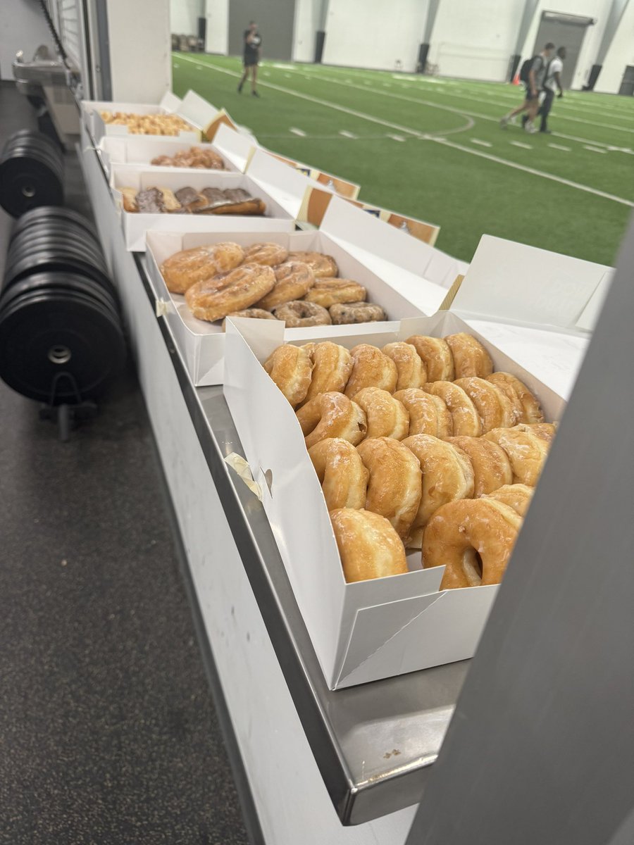 NHSWildcatFB's tweet photo. Thank you @Jdavis_Neosho for bringing in some fuel for the kids this morning! https://t.co/bu25jMStRD