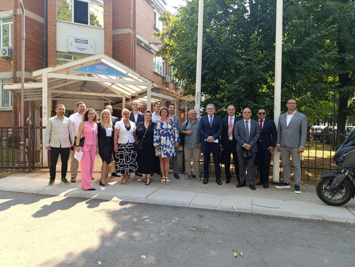 Nakon 12 godina,danas je doslo do promene vlasti u najvecoj niskoj opstini Medijana. Sa 16 glasova za i 11 protiv izabran je predsednik skupstine opstine Medijana Milos Boskovic. Na izborima 2.6. na Medijani opozicione stranke dobile su 56% a SNS 38%.Nastavljamo borbu za grad Nis