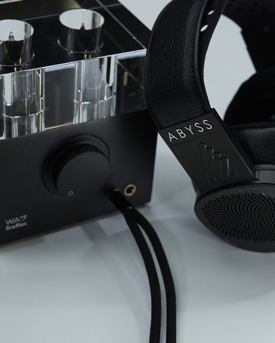 AbyssHeadphones's tweet photo. #Tubetuesday
Abyss Headphones x Woo Audio
Diana DZ Damascus Forged paired with the Woo Audio WA7 Fireflies (3rd generation) Balanced Headphone Amplifier DAC.
Abyss recommended for Diana MR and Diana DZ
#abyssheadphones #hifi #luxury #audio #headphones #music #wooaudio #dac https://t.co/2Kz4qDXkx1
