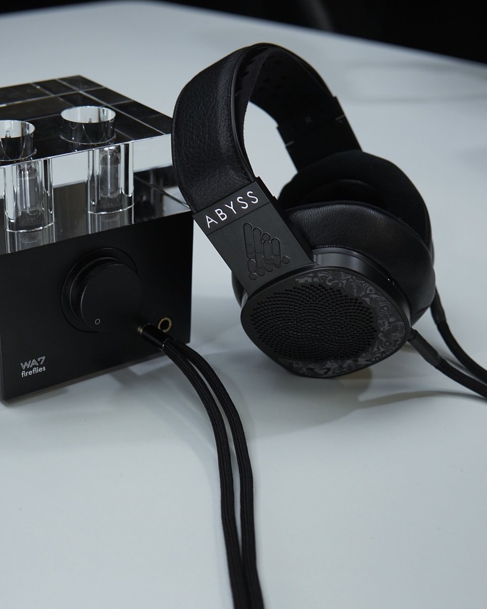 AbyssHeadphones's tweet photo. #Tubetuesday
Abyss Headphones x Woo Audio
Diana DZ Damascus Forged paired with the Woo Audio WA7 Fireflies (3rd generation) Balanced Headphone Amplifier DAC.
Abyss recommended for Diana MR and Diana DZ
#abyssheadphones #hifi #luxury #audio #headphones #music #wooaudio #dac https://t.co/2Kz4qDXkx1