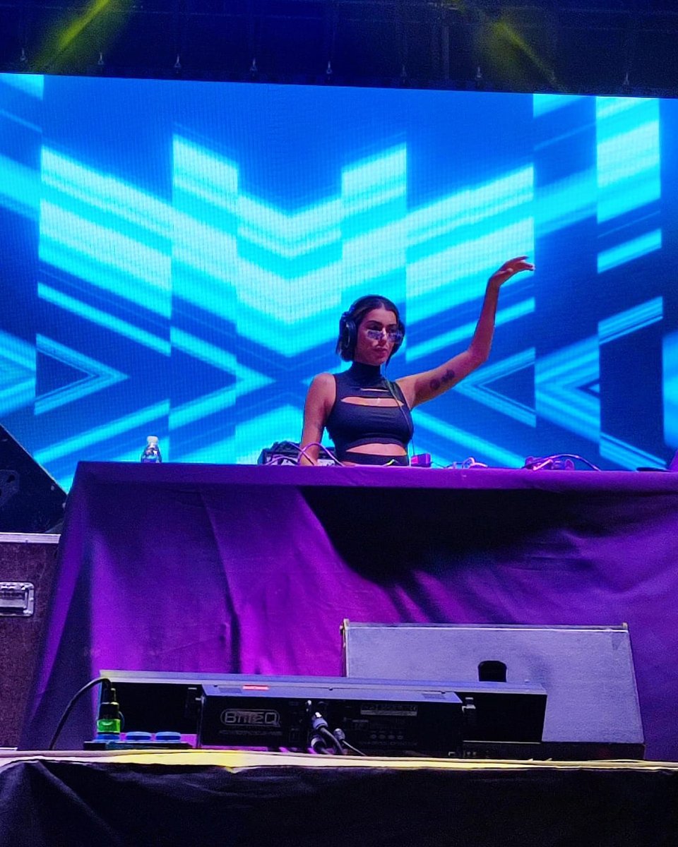 Jhon_Carpi's tweet image. 🏘Ya en casa tras una semana fuera, desconectado prácticamente, y visitando #Cardenete, #Úbeda el @Cinefanbeda y el @EtnoSur_Oficial de #AlcalalaReal. 

🚗Ha sido un viaje muy bueno, también muy caluroso a ratos. Pero la compañía ha sido excepcional. En primer lugar, ha sido un…