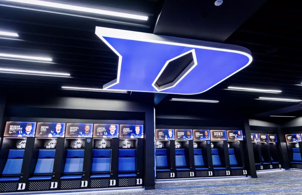 SBJ's tweet photo. Duke University unveiled its renovated football locker room, designed by S/L/A/M Collaborative, featuring antimicrobial lighting. 

This is part of an eight-month refurbishment of the Yoh Football Center. 

📰: https://t.co/96YlubZIP6 https://t.co/EZEWnR7nbG
