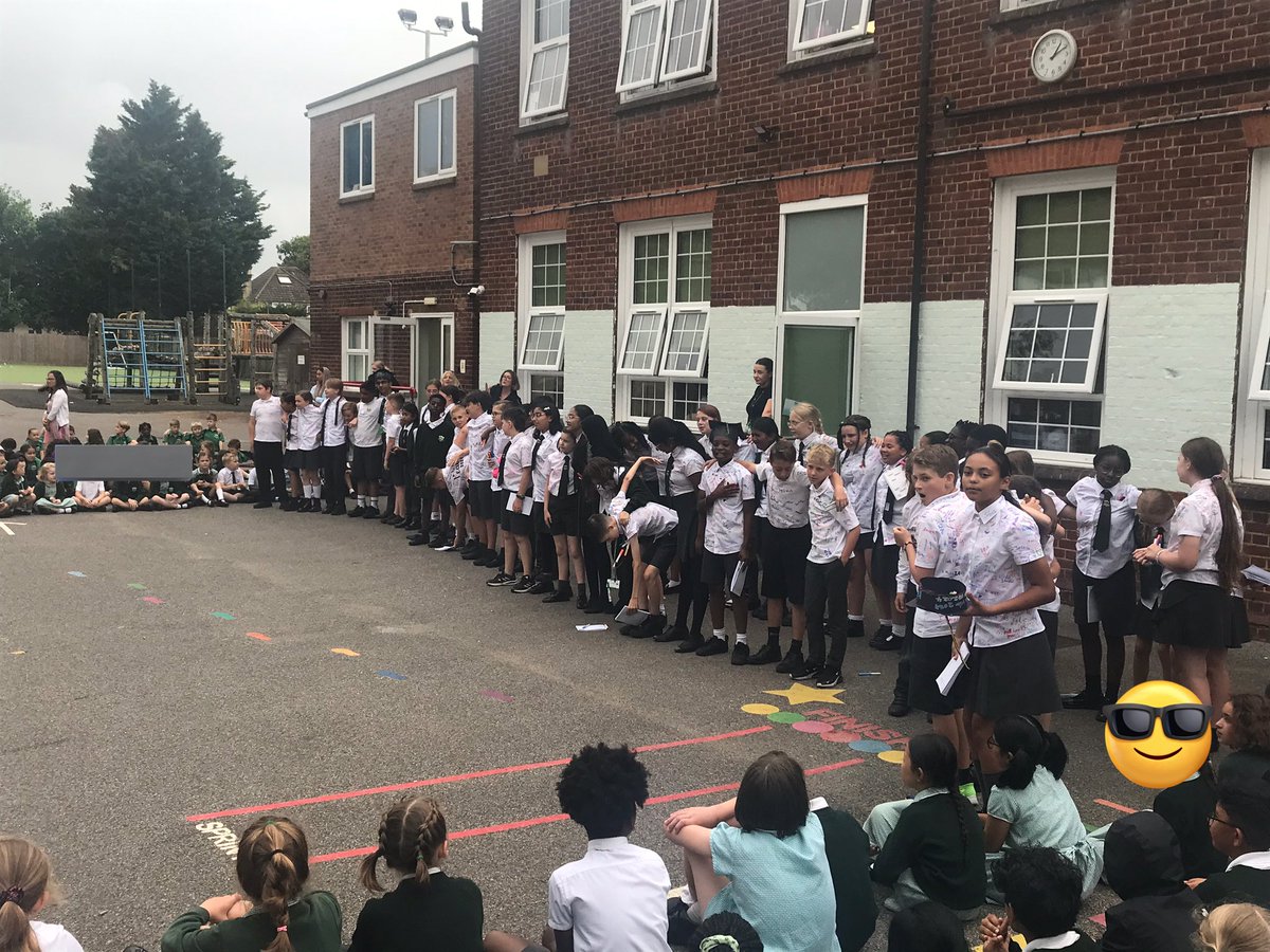 HighViewPrSch's tweet photo. Tears, songs, tears, hugs, tears, farewells! A day of well wishes, apprehension and excitement! A final farewell to our yr 6 #HighViewHeroes. We wish you all the best in your new schools! #AimHighView https://t.co/GK3NZab56u