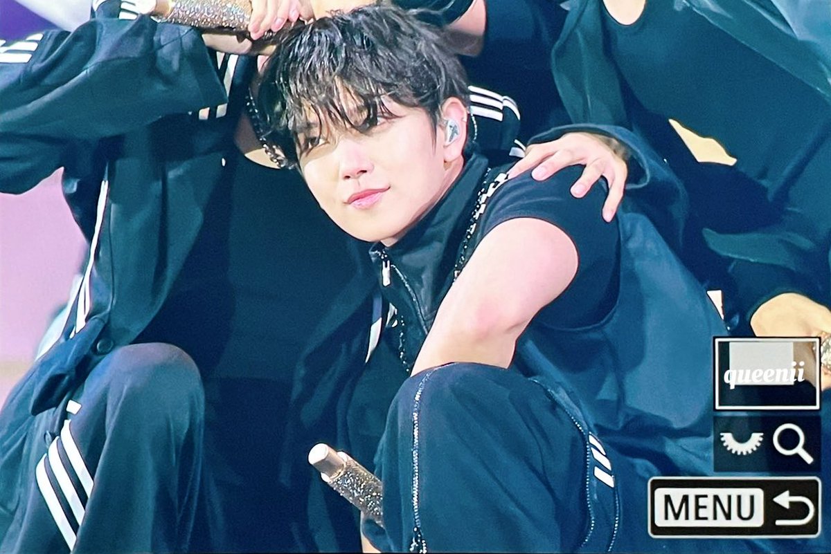 queenii1230's tweet photo. 240723 CARAT LAND preview 
🖤🖤
#JOSHUA #조슈아 #SEVENTEEN #세븐틴 https://t.co/mRhh1pLB4H