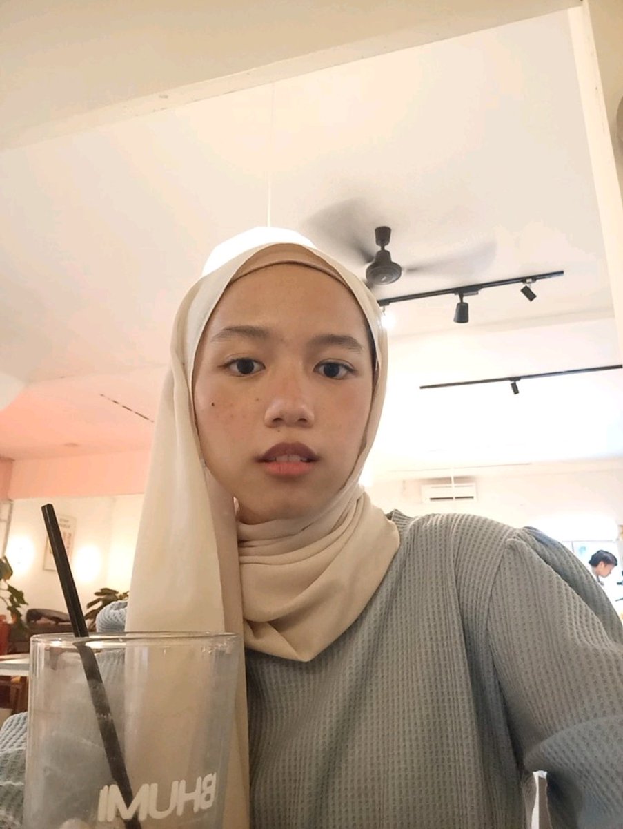 hazberriy's tweet image. am raised by these clown lads. eat chicken breast wrapped with parma ham and stuffed with some mozzarella and pet a pigeon. what a simple but effective life-style
#DDAY #14YearsOfOneDirection #14YearsOf1D #DirectionersDay