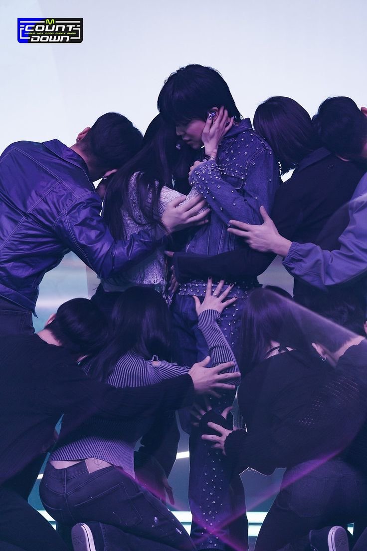 UniversBTS_'s tweet photo. LIKE CRAZY                             WHO https://t.co/KDbW5JrOom