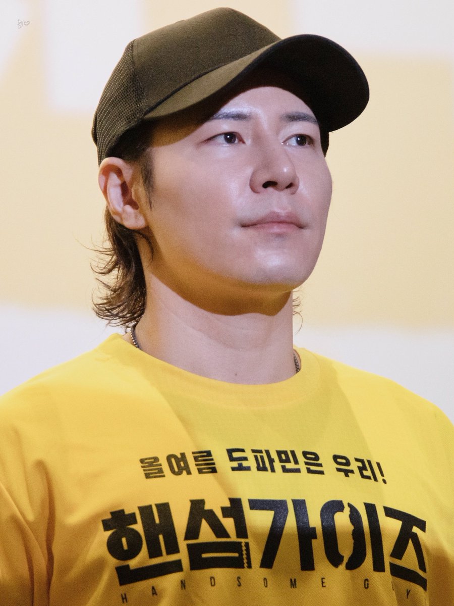 2024.07.21 🐐✨
영화 핸섬가이즈 CGV 용산아이파크몰 🎥
흥행감사 무대인사🍿

#이규형 배우님

(⸝⸝•̀֊•́⸝⸝)✨