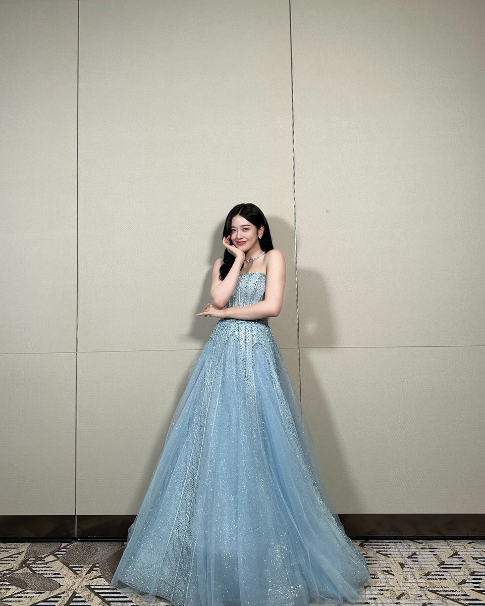 an yujin pics tweet media