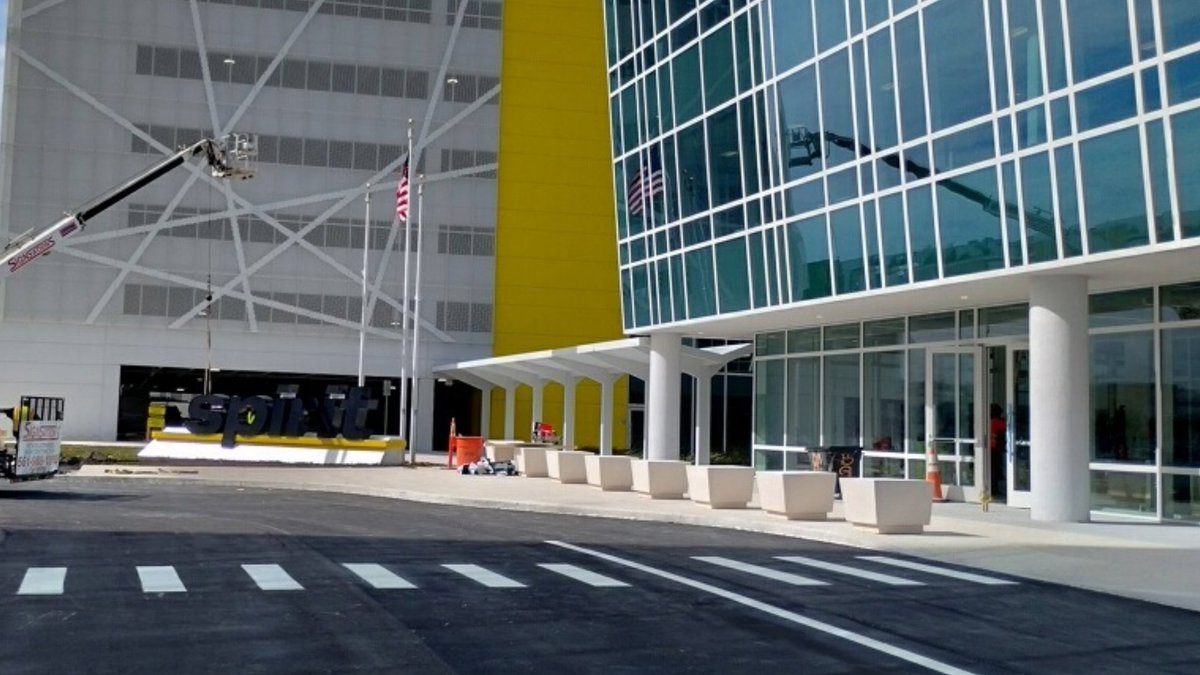 pscosigngroup's tweet image. Featuring our recent project with Spirit Airlines HQ! ✈️ 

We handle end-to-end signage for any branding need. Let's discuss your project👉 pscosigngroup.com/contact/ 

#Signage #SignManufacturer #ExteriorSignage #ExteriorSigns #CorporateBranding #CorproateSignage #PSCOSignGroup