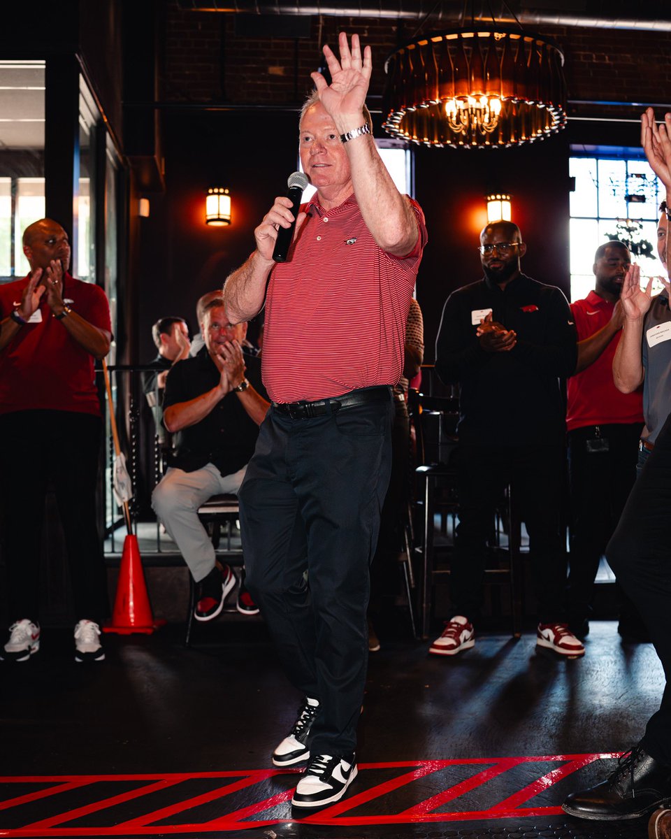 Thank you to everyone who joined us at <a href="/FarrellsLounge/">Farrell's Lounge</a> last night for Kickoff with the Coaches! #WPS 🐗