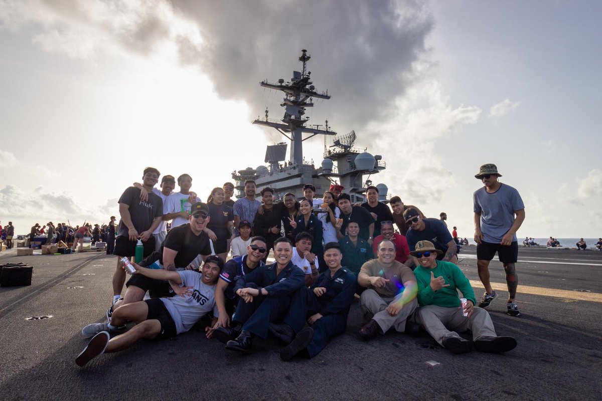 Nozxiree's tweet photo. Still on deployment, on my last strand of sanity https://t.co/RqjqPQH8WD